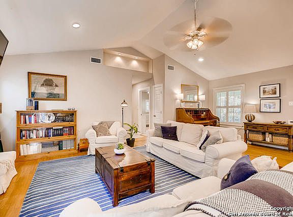 4th image of 262 E Elmview Pl
