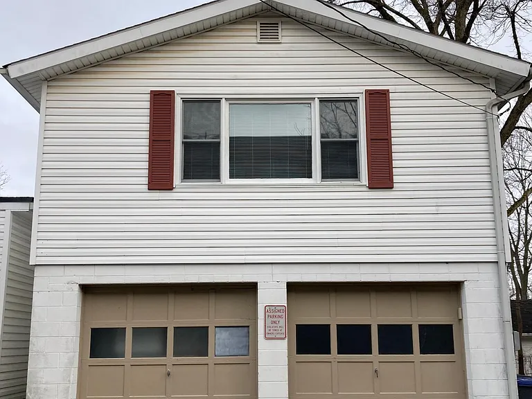 11 S Pleasant St — Photo 1