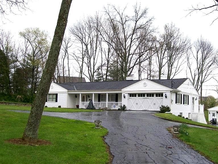1st image of 1391 Woodville Pike