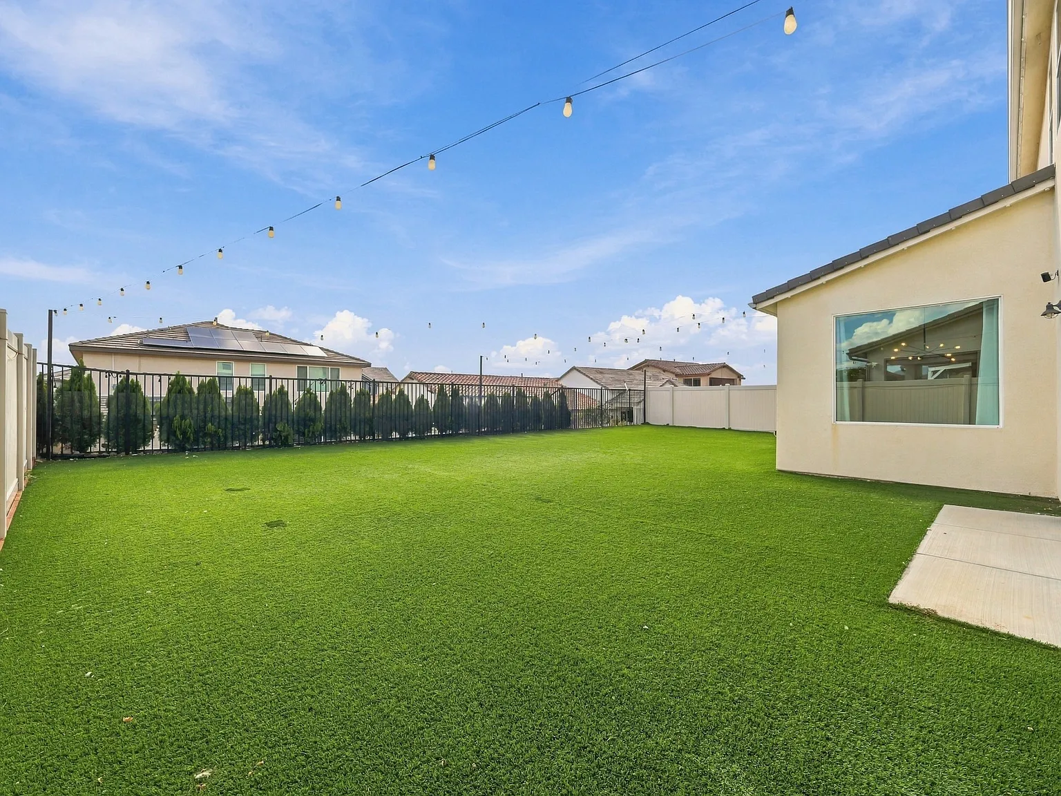 5 bed, 3032 sqft, $5,795 — Photo 2