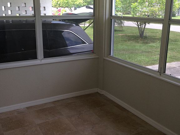 5th image of 1300 Essex Dr N