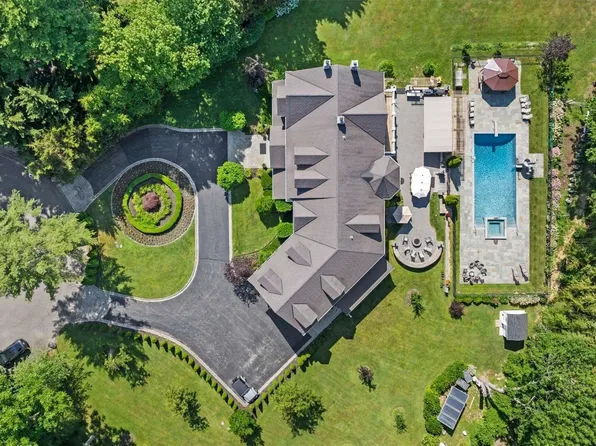 6 Coleman Court, Cold Spring Harbor, NY 11724