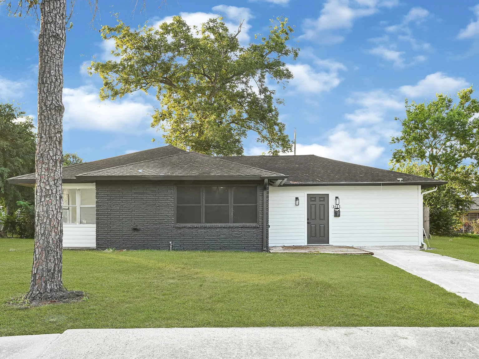 4 bed, 1487 sqft, $1,900 — Photo 1