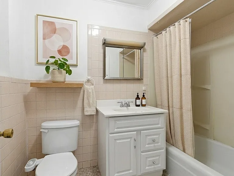 547 Broadway #1 — Photo 7