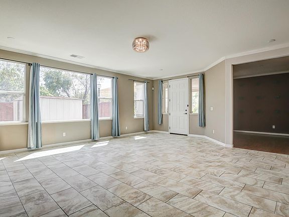 5th image of 2418 Ridgewood Cir