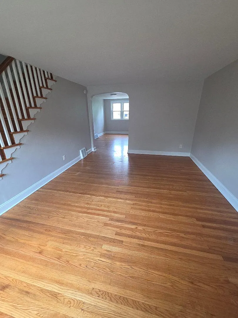 3 bed, 1200 sqft, $2,100 — Photo 2