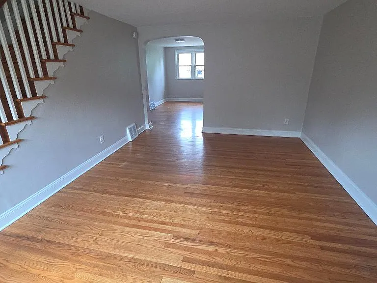 83 Chester Ave — Photo 2