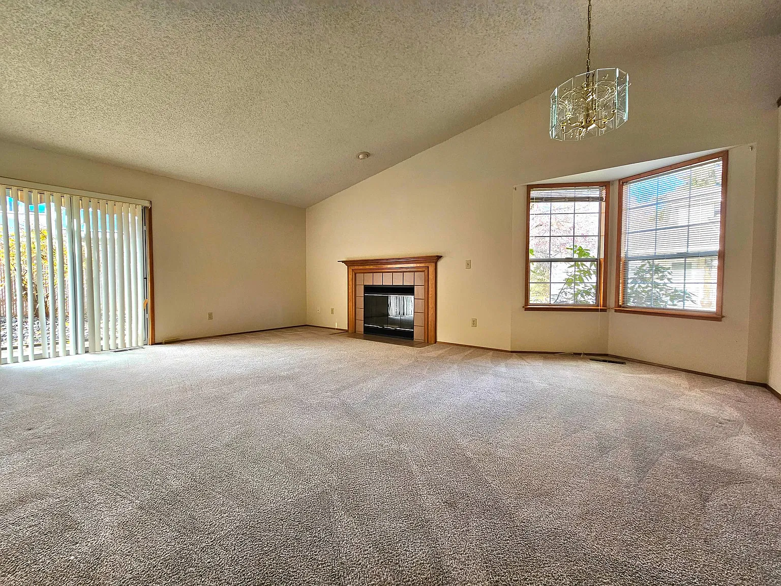 2 bed, 2.5 bath, 1347 sqft, $2,000 — Photo 3