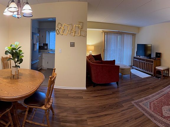 4th image of 18135 Martin Ave APT 2SW