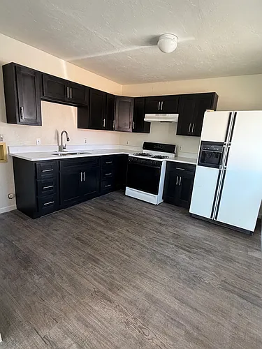 226 W Glenn St Photo 1