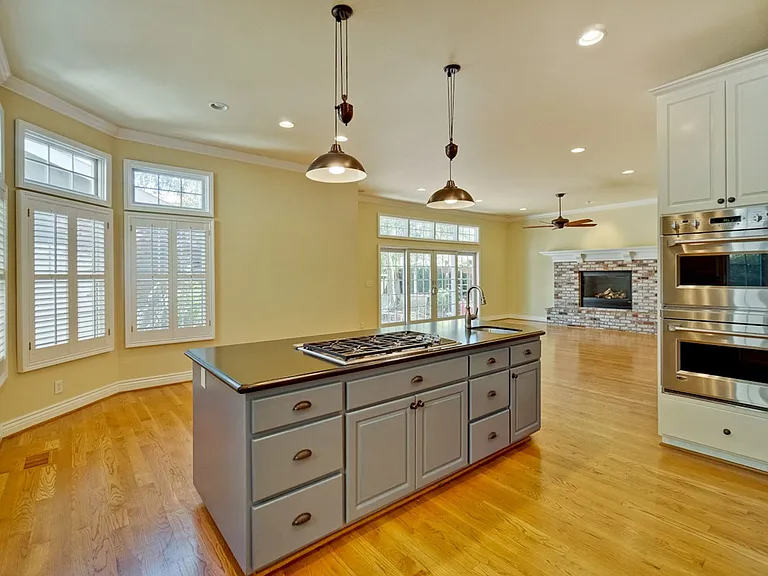 1150 Meredith Ave — Photo 27