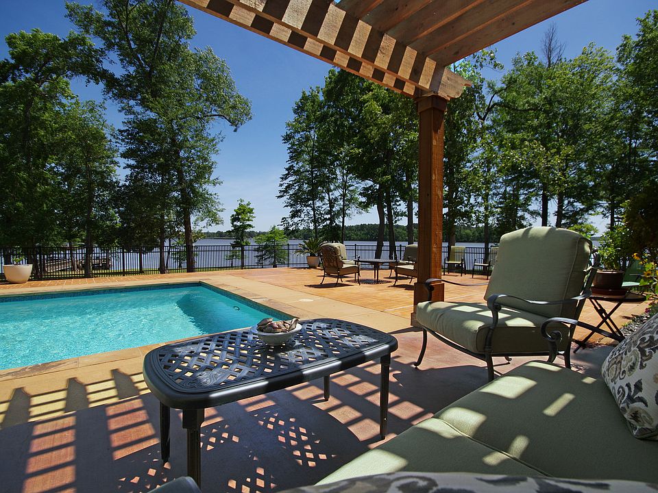 1st image of 250 Cypress Royale E