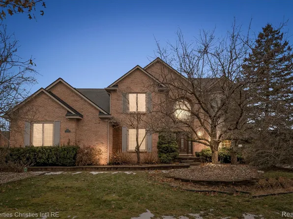 22165 Chase Dr, Novi, MI 48375