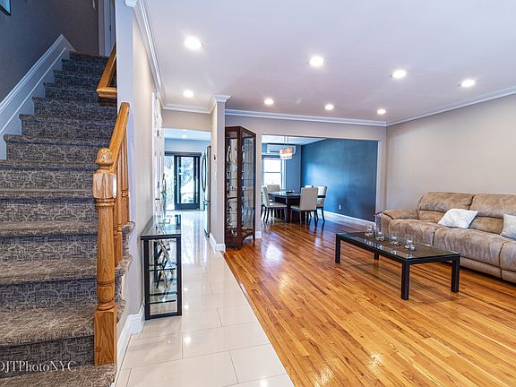 4th image of 3086 49th St