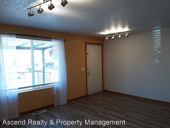 4th image of 553 SE 69th Ct