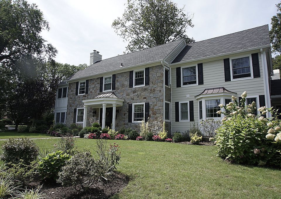 1st image of 390 Dogwood Ln
