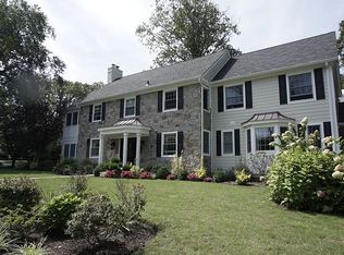390 Dogwood Ln, Manhasset, NY 11030