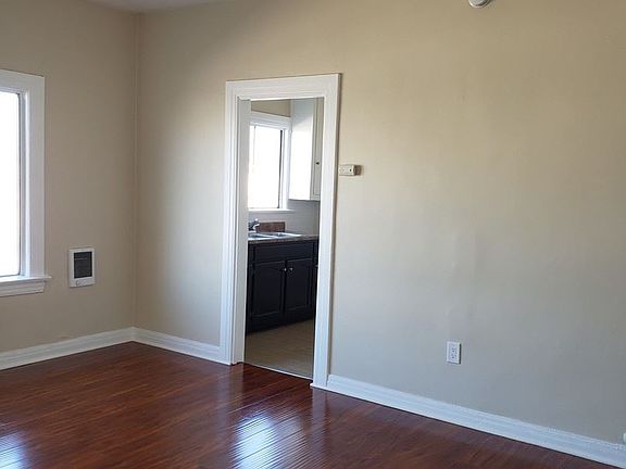 2nd image of 2415 E 53rd St APT 310