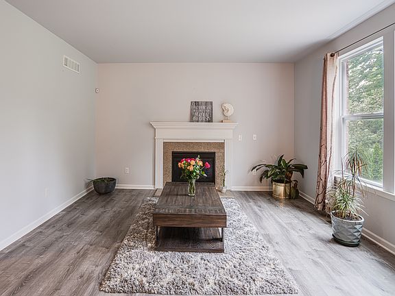 5th image of 53283 Jaclyn Dr
