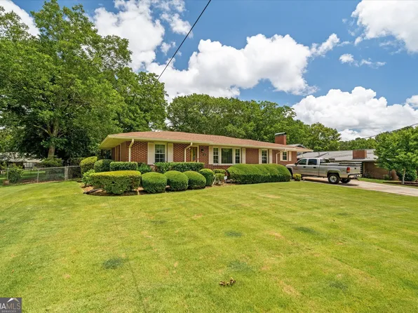 106 Lakeview Dr, Carrollton, GA 30117