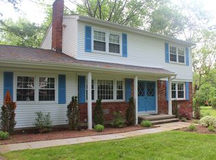 26 Greenway Ter N, Mahopac, NY 10541