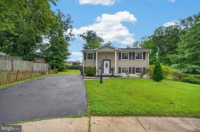4 bed, 2000 sqft, $4,000 — Photo 2