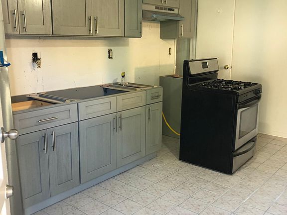 3rd image of 21 Vredenburgh Ave