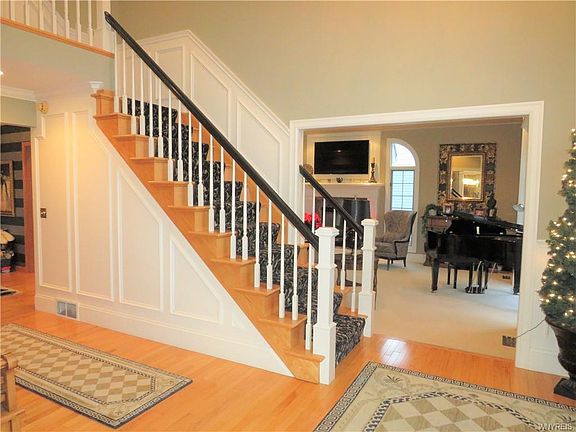 2nd image of 224 Woodstream Dr