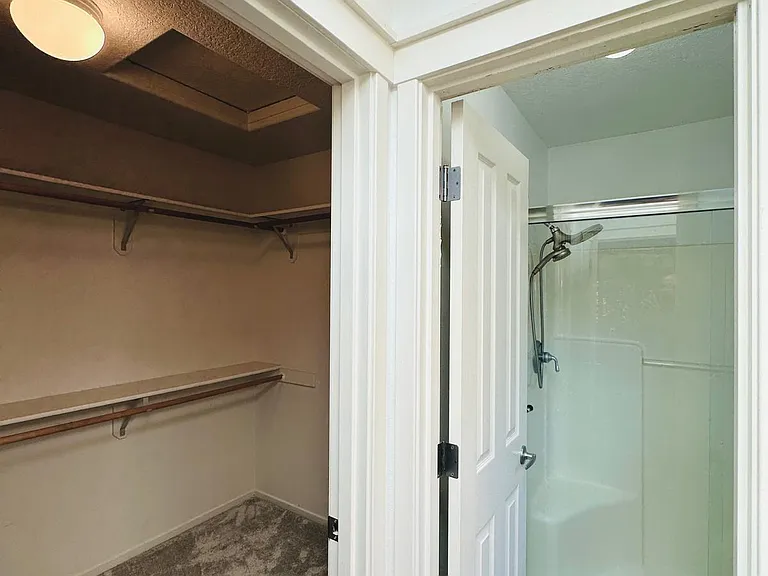 6049 NE Kettering St — Photo 32