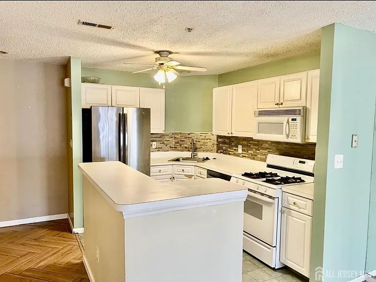 207 Prestwick Way #207 — Photo 8