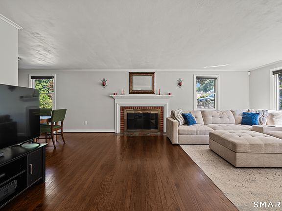 5th image of 35 Fairwood Farms Drive