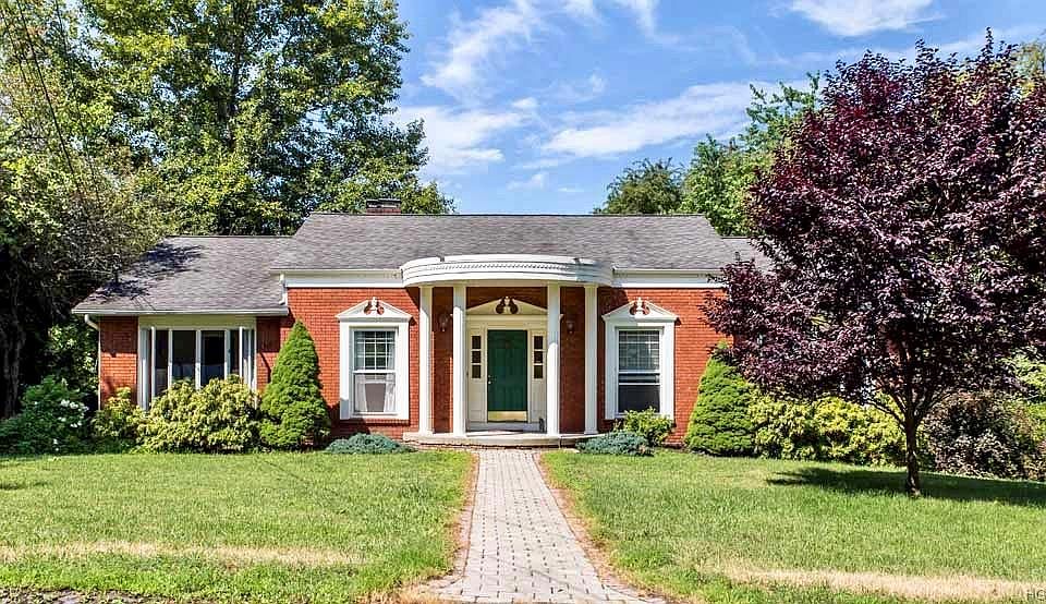 1st image of 64 Hickory Dr