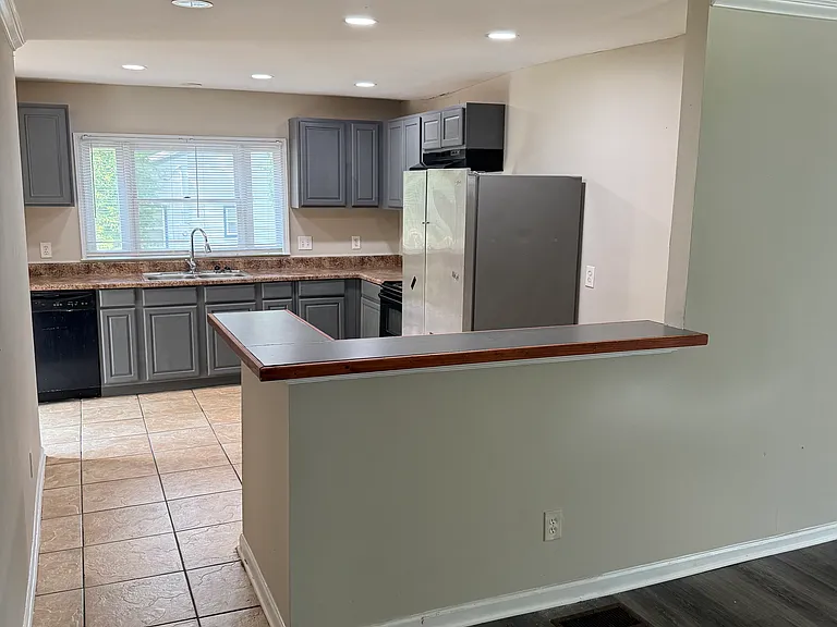 1585 Avon Ave SW — Photo 5