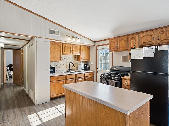 5th image of 176 Lakeview Dr