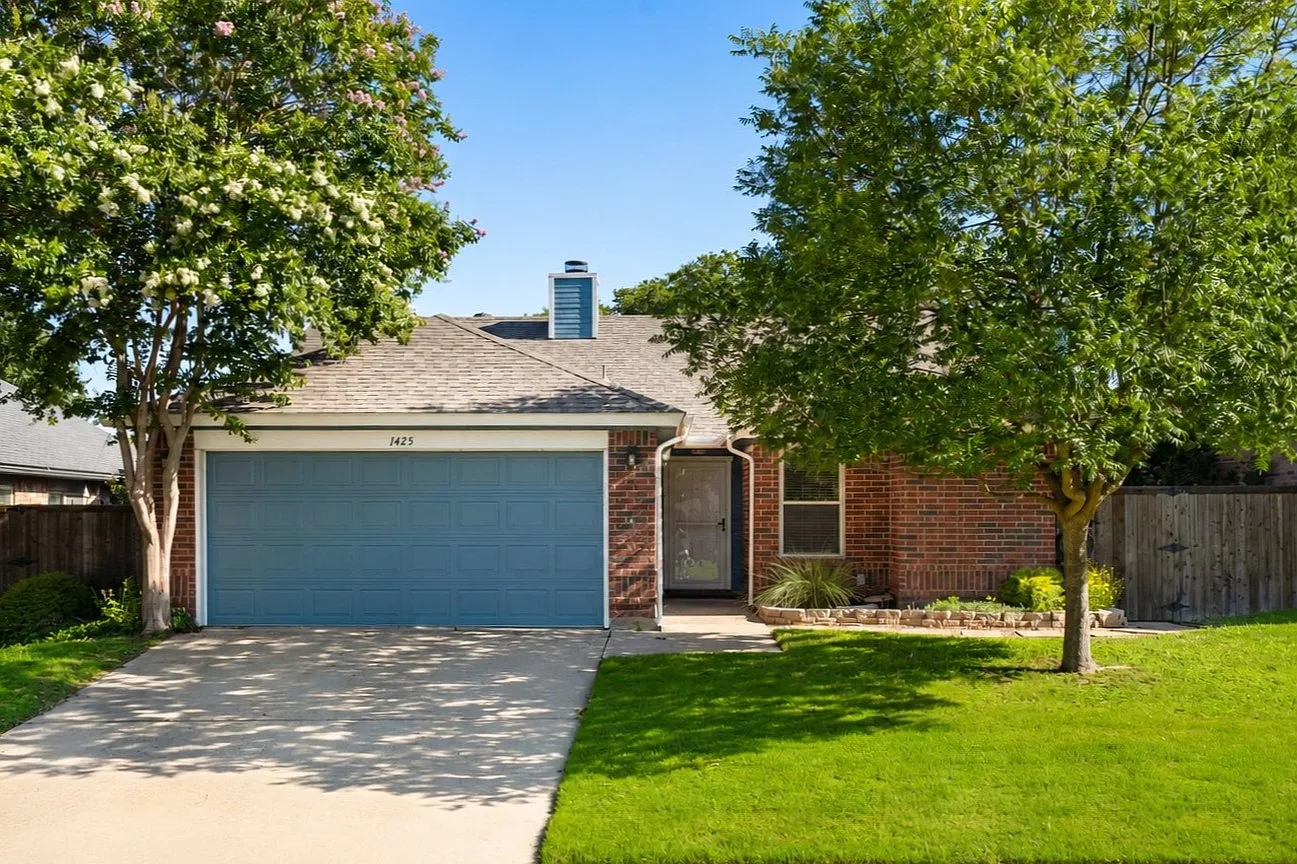 3 bed, 1438 sqft, $2,500 — Photo 1