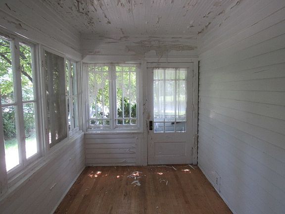 5th image of 414 E Washington St