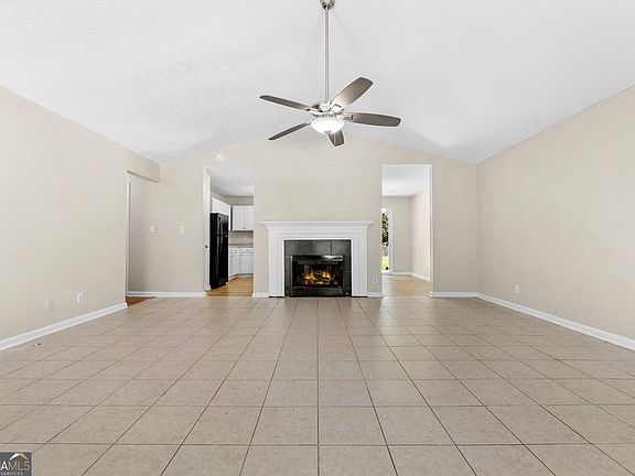 5th image of 220 Splitwood Ln