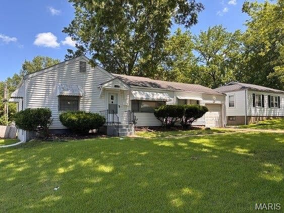 3rd image of 1239 Roxton Dr