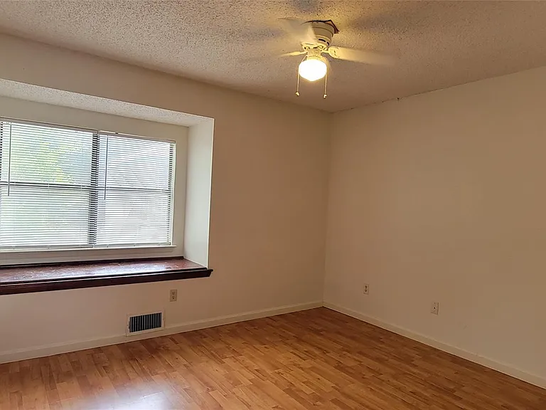 1221 W Hopkins St #7 — Photo 13