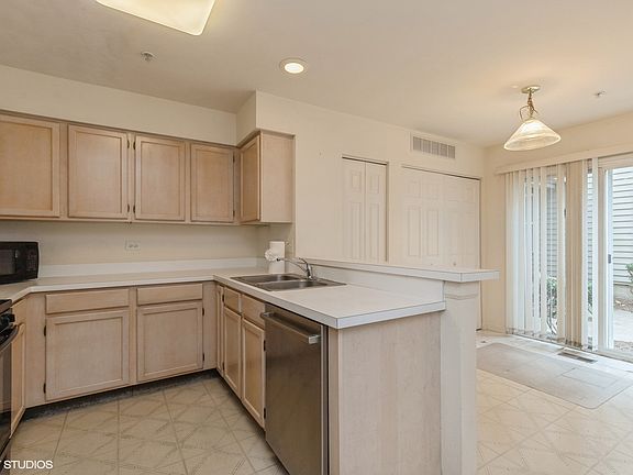 3rd image of 1325 Orleans Dr