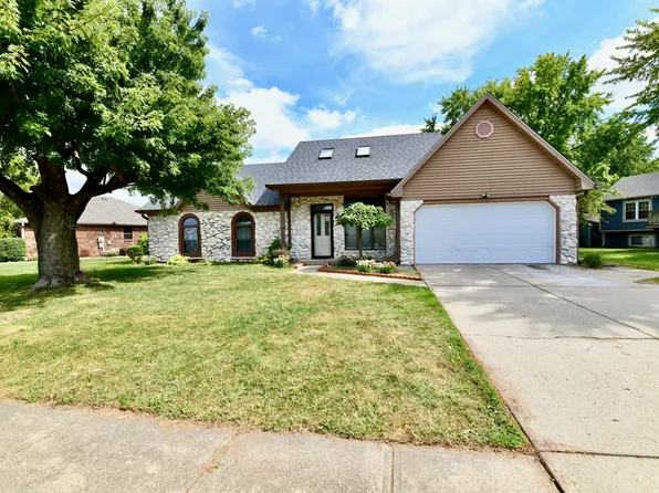 8919 Country Walk Dr, Indianapolis, IN 46227