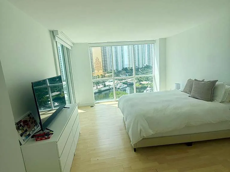 16400 Collins Ave #9 — Photo 12