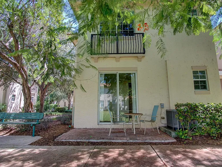 1020 E Longport Cir #Townhouse F2 — Photo 9