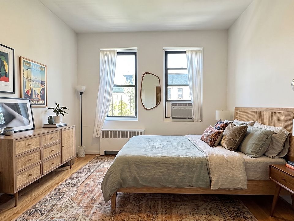 2nd image of 52 Saint Marks Pl APT 5B