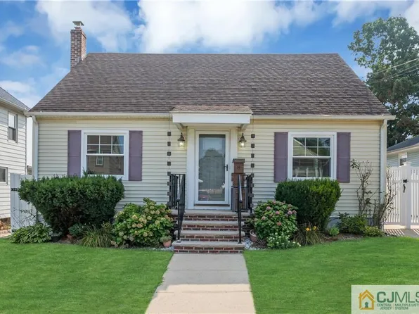 8 James St, South River, NJ 08882