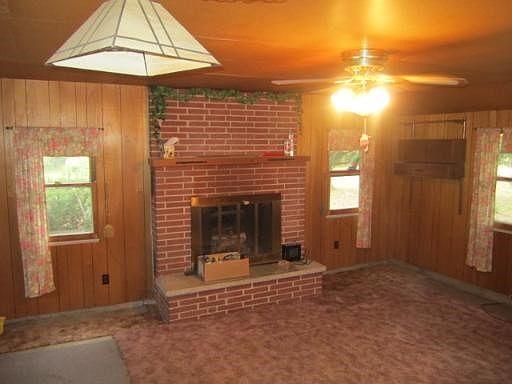 2nd image of 900 Fillebrowne St
