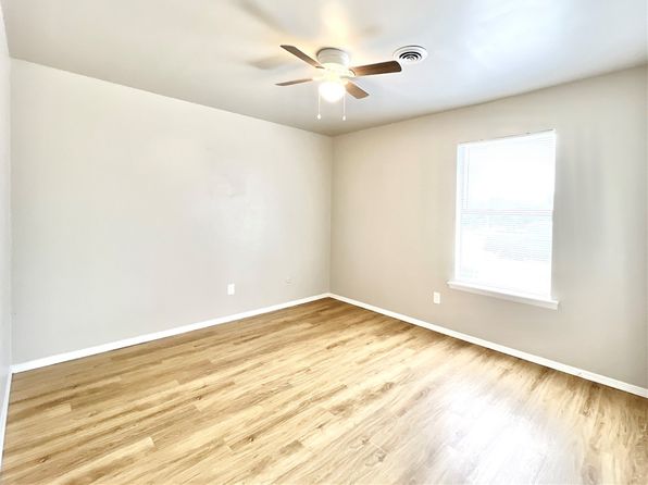 fayetteville-arkansas-446377480 picture