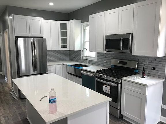 3rd image of 1625 N Lawndale Ave #1