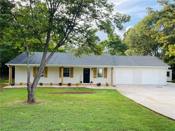 2303 Nancy Ct, Loganville, GA 30052