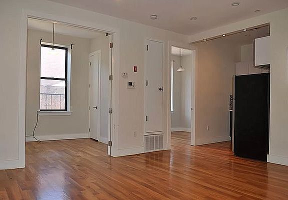 3rd image of 164 Throop Ave APT 2B